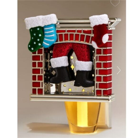SANTA IN FIREPLACE NIGHTLIGHT WALLFLOWERS FRAGRANCE PLUG BY BATH AND BODY WORKS - Picture 1 of 2